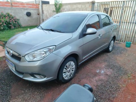 Grand Siena 2014 1.4 completo com multimídia e câmera de ré 