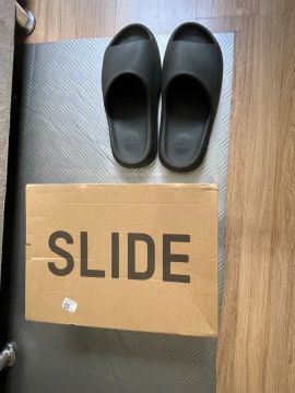 Yeezy Slide Dark Onyx