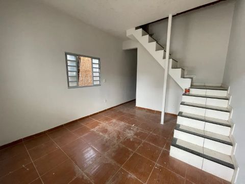 Casa em Montes Claros, no bairro Panorama II, à venda.