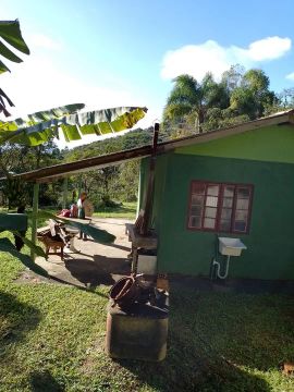 Sítio com casa e área verde