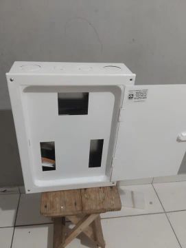 Quadra de distribuição sobrepor 150A.
