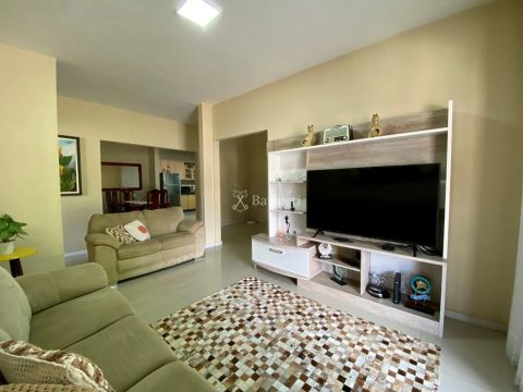 Casa residencial com sala comercial anexada no bairro Velha em Blumenau/SC