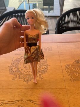 Boneca Barbie de Vestido Dourado
