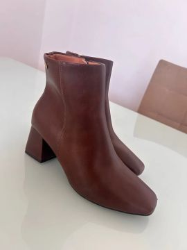Bota marrom feminina