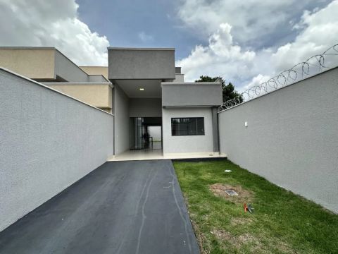 Casa para Venda em Goiânia, Setor Faiçalville, 3 dormitórios, 1 suíte, 2 banheiros, 2 vaga