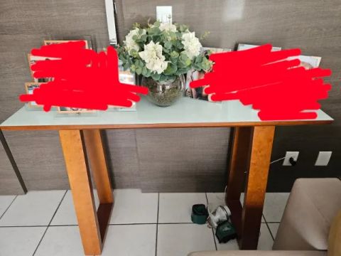 Aparador com tampo de vidro