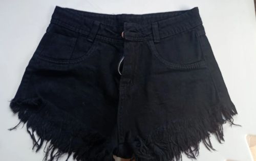 Short jeans, numeração 36.