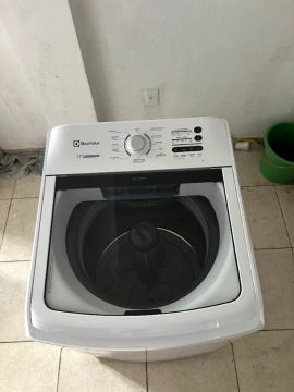Lavadora de Roupas Electrolux com Cesto Inox 17kg