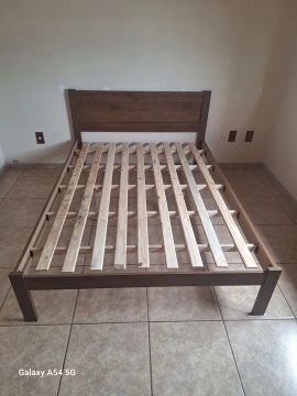 Cama de casal NOVA quase sem uso