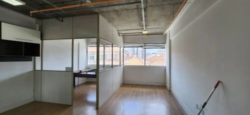 Sala Comercia funcional e elegante de 38,88 m² no coração do Bom Fim com garagem privativa