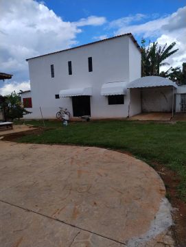 Sobrado novinho e muito espaçoso 