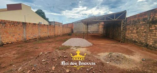 ALUGA-SE LOTE COM ESTRUTURA PARA BARRACÃO