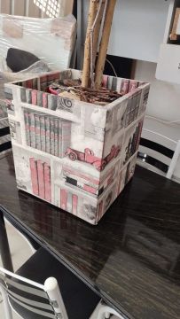 Vaso Decorativo com Design de Livros
