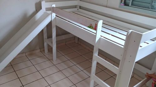 Cama com escorregador em MDF 