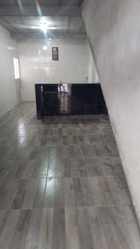 Alugou uma casa no bairro  Gilberto mestrinho 2 quarto cozinha americana 
