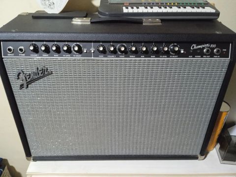 Amplificador Fender Champion 100
