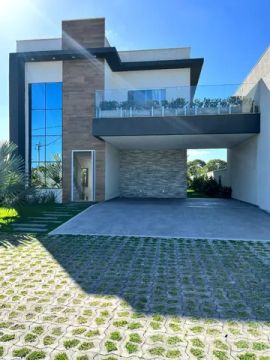 Casa duplex com 370m² poço e energia solar no condominio Villas Jardim 