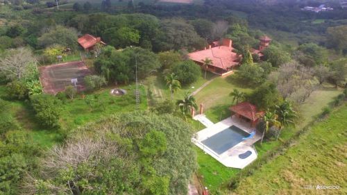 Casa em Tarumã com 1340 m² , 5 quarto(s) , 1 suíte(s) , 2 vaga(s).