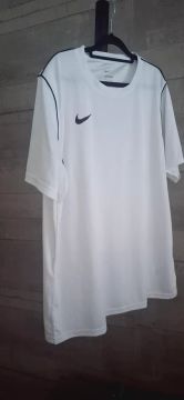 Camiseta Nike branca - tamanho M