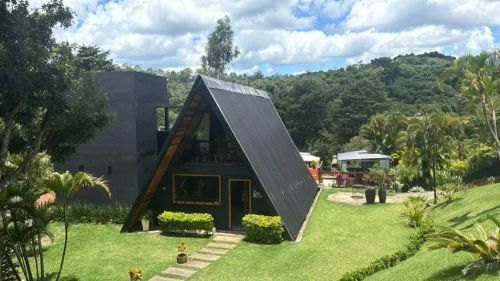 Lindo chalé com piscina, churrasqueira, próximo a São Paulo, venda porteira fechada.