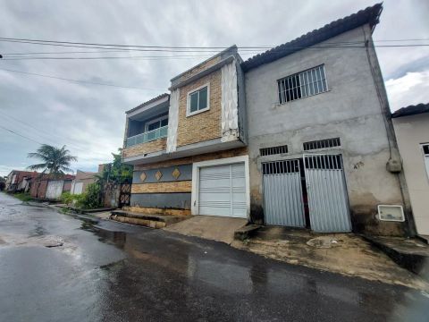 Vendo essa linda casa dúplex, recebo carro no meio do negócio. 