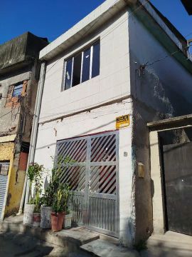 Casa com 2 quartos em ótima localização