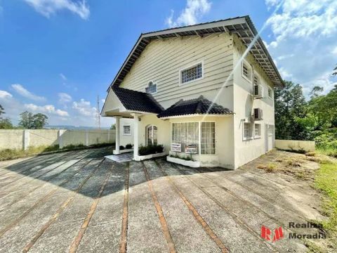 Casa comercial na Granja Viana