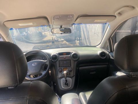 Carens novíssimo. Carro de mulher. Com 7 lugares 