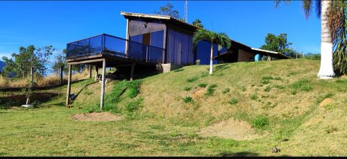 Granja com piscina para temporada