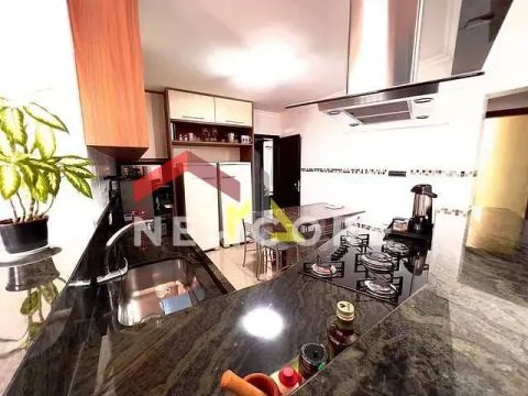 Apartamento em Avenida Presidente Kennedy - Parolin - Curitiba/PR