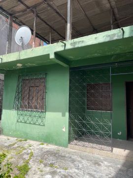 Vende-se casa grande com possibilidade de ampliação