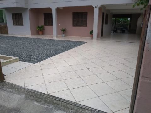 Casa na praia de Itapoá  próximo as três pedras