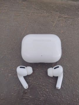 Fone de Ouvido Apple Airpods Pro com Caixa de Carregamento