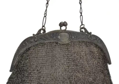 Antiga Bolsa Malha Metálica Acinzentada Pinhas Fecho