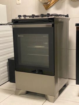 Fogão Electrolux 4 bocas, Prata Efficiente com Mesa Inox