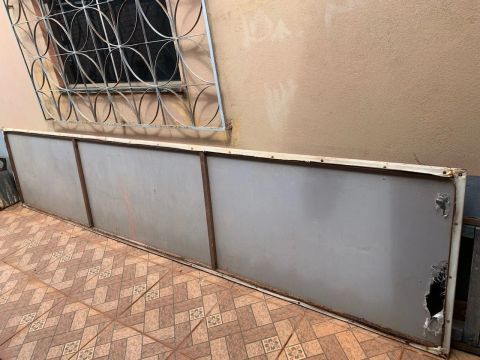 Estrutura para placa para faixada 