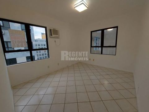 Sala comercial á venda com 32 m2 na Trindade - Florianópolis - SC