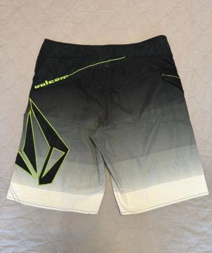 3 Bermudas Volcon