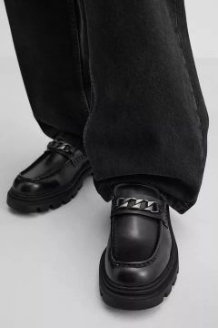 Mocassim Preto ZARA com Detalhe de Corrente
