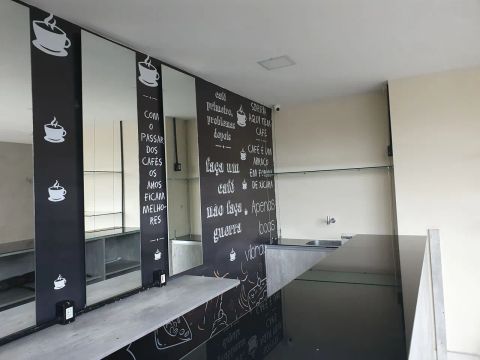 Sala no Colubande, ótima localização, de frente, com 33m²