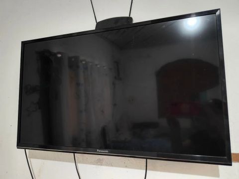 TV Panasonic - Tela grande, ótimo estado!
