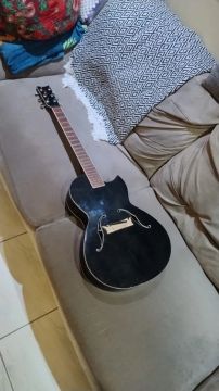 Violão preto artesanal (para cordas de aço)