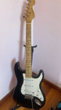 Vendo guitarra Vogga em bom estado 