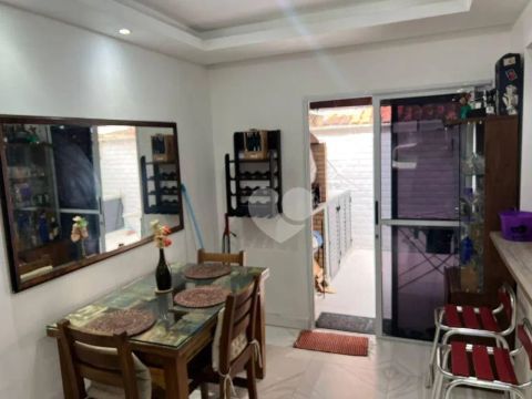 Linda casa em Vargem Pequena em condômino clube
