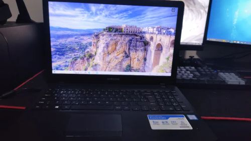 Notebook Samsung Essentials E34