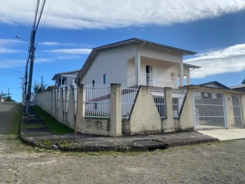 Casa de Esquina à Venda no Bairro Próspera - Localização Privilegiada em Criciúma