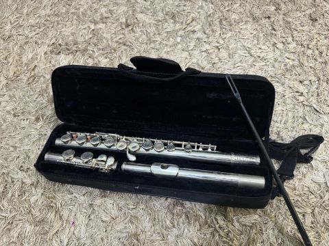 Flauta Transversal Yamaha YFL-211SL - Usada, em Ótimo Estado