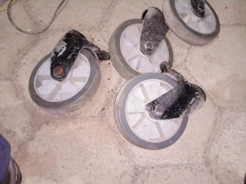 Rodizios grandes 24  cm ,4 rodas 90 reai