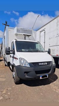 Caminhão Iveco Baú Refrigerado Daily 70c17