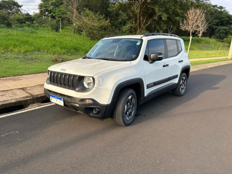 Jeep Renegade baixo km único dono 